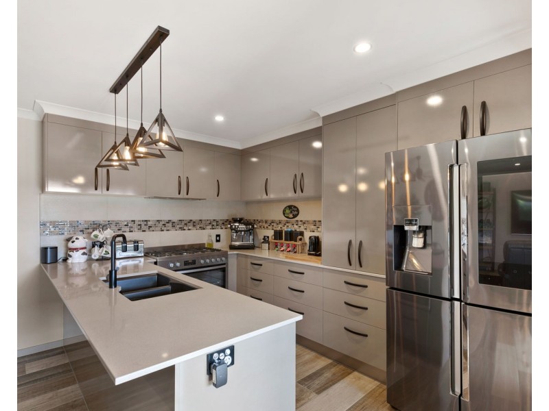 6 Blackpepper Avenue, Nikenbah QLD 4655