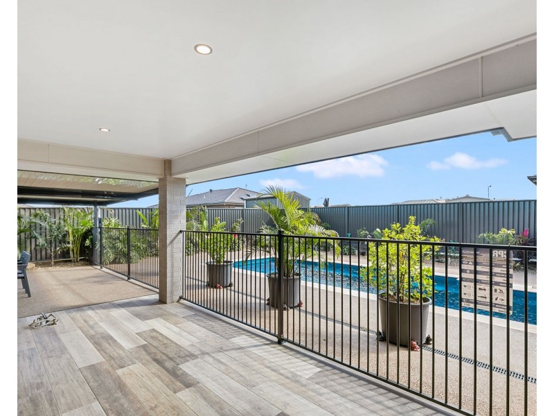 6 Blackpepper Avenue, Nikenbah QLD 4655