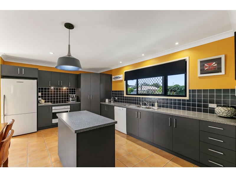 5 Lakeside Drive, Burrum Heads QLD 4659