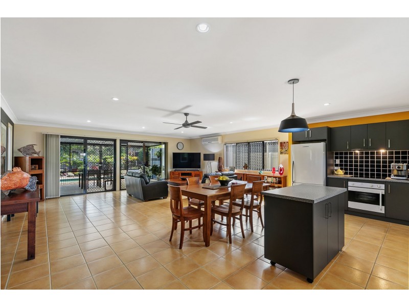 5 Lakeside Drive, Burrum Heads QLD 4659