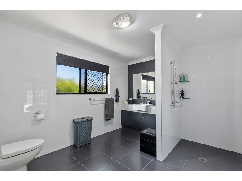 5 Lakeside Drive, Burrum Heads QLD 4659