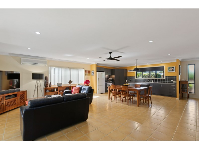 5 Lakeside Drive, Burrum Heads QLD 4659