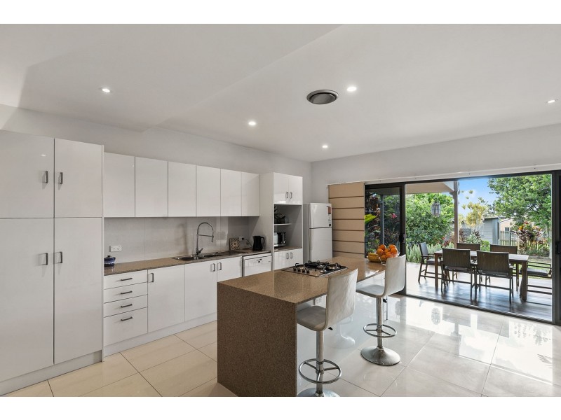 2/15 Jensen Drive, Urraween QLD 4655