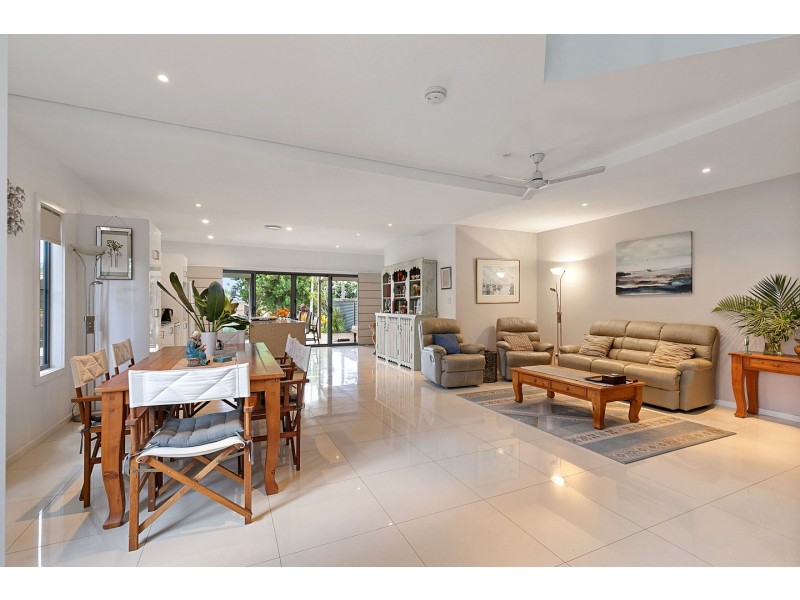 2/15 Jensen Drive, Urraween QLD 4655