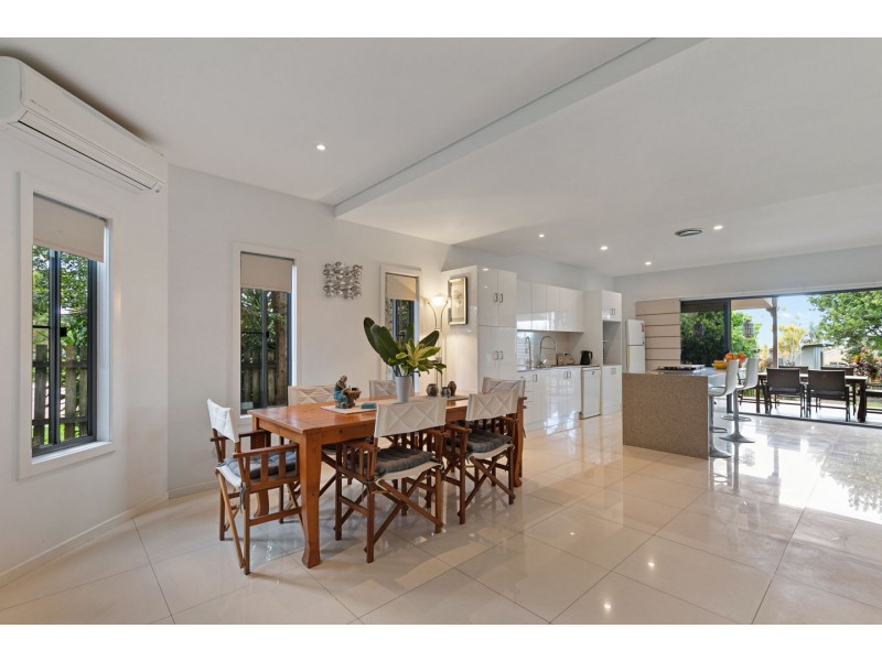 2/15 Jensen Drive, Urraween QLD 4655