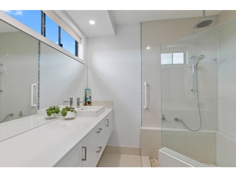 2/15 Jensen Drive, Urraween QLD 4655