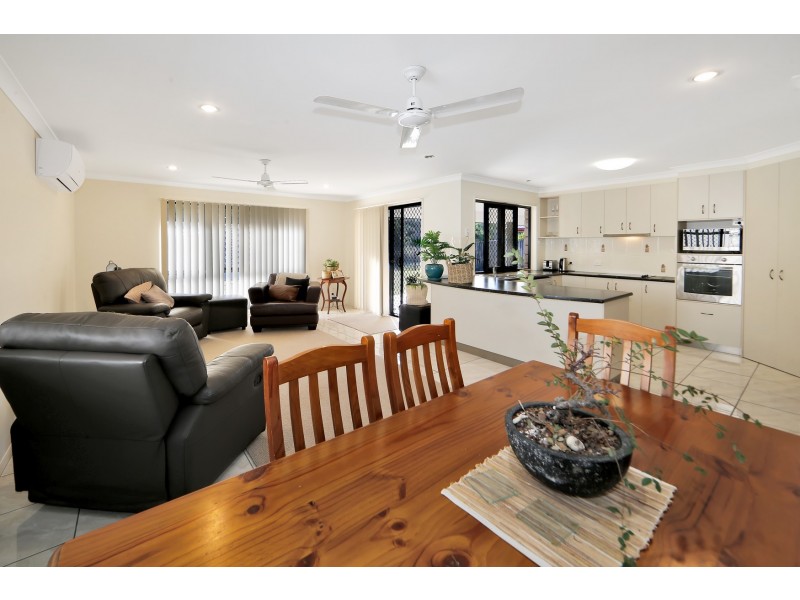 27 Oceanview Street, Point Vernon QLD 4655