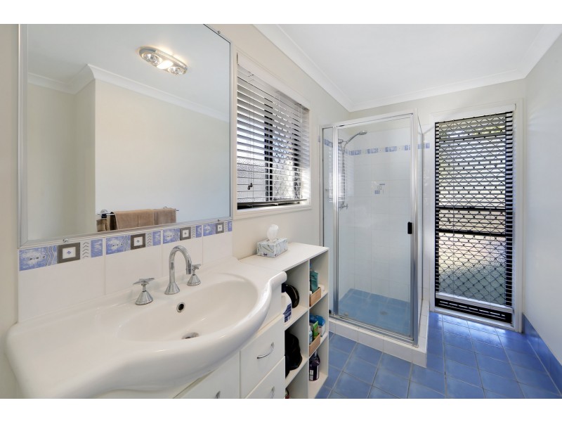 27 Oceanview Street, Point Vernon QLD 4655