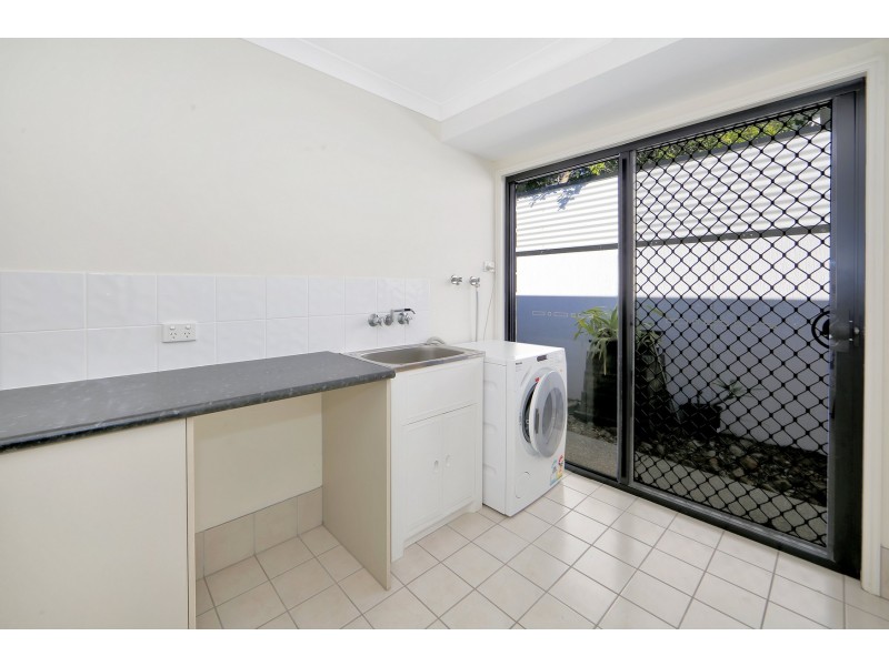 27 Oceanview Street, Point Vernon QLD 4655