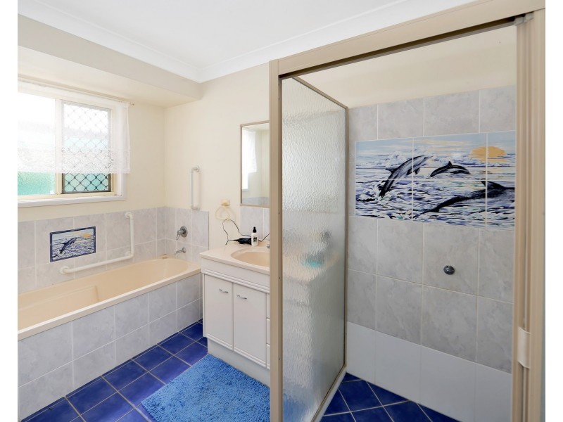 10 Wyuna Court, Urangan QLD 4655