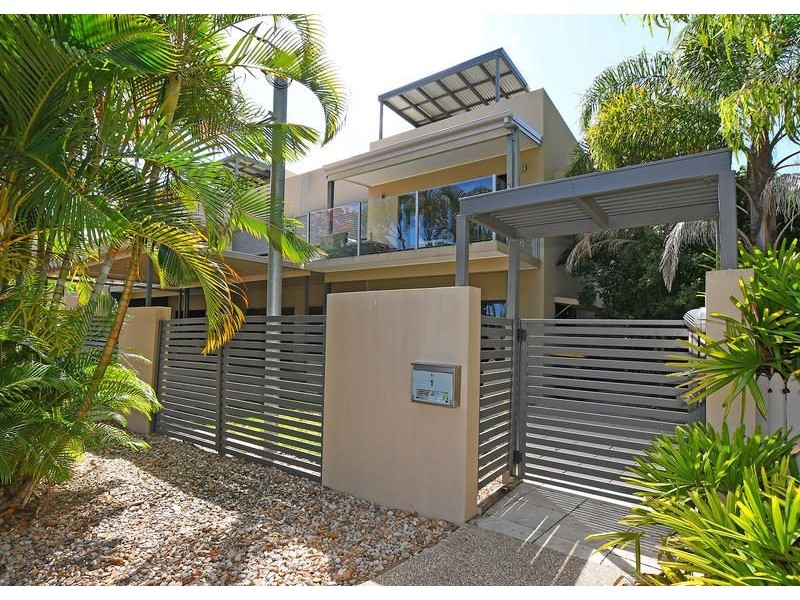 1/19 King Street, Urangan QLD 4655