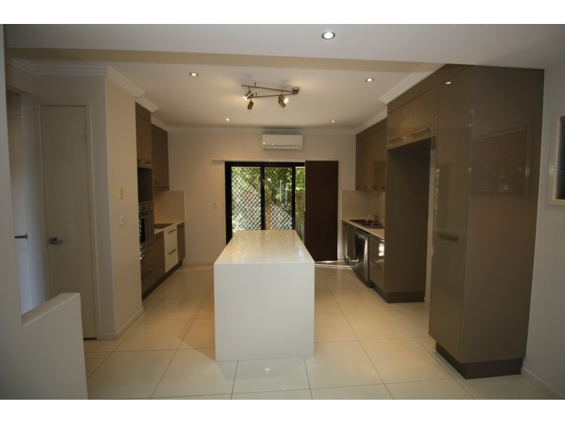 1/19 King Street, Urangan QLD 4655