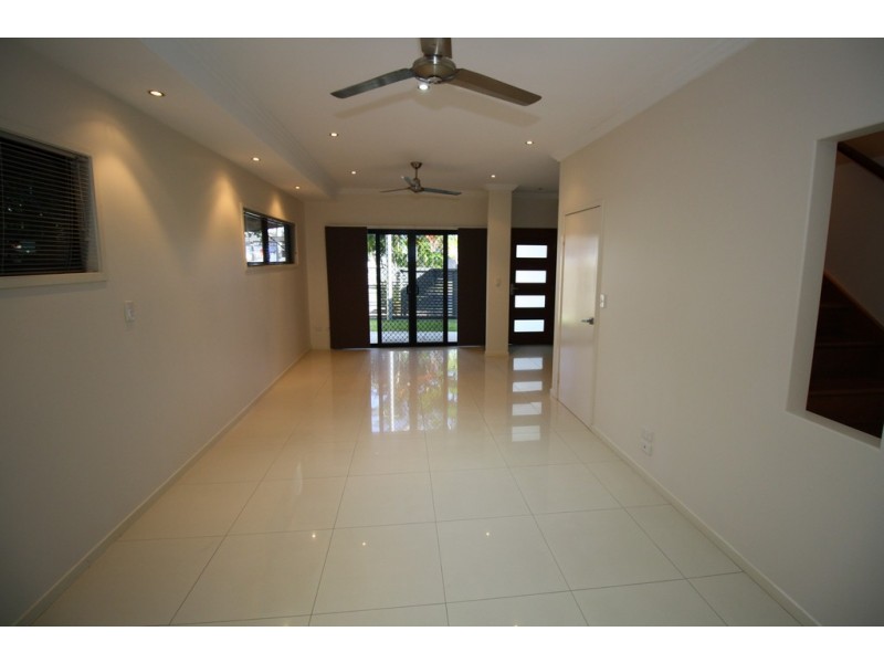 1/19 King Street, Urangan QLD 4655