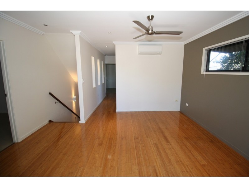 1/19 King Street, Urangan QLD 4655