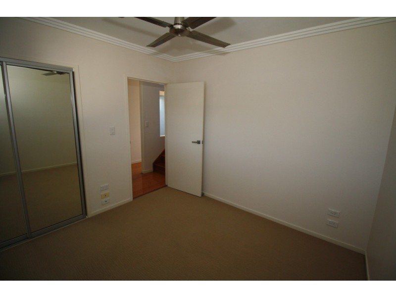 1/19 King Street, Urangan QLD 4655