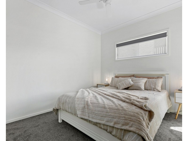 112 Limpus Street, Urangan QLD 4655