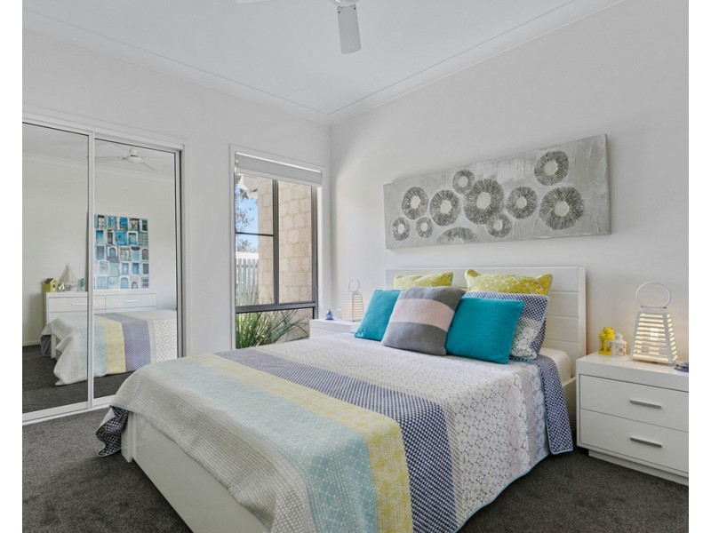 112 Limpus Street, Urangan QLD 4655