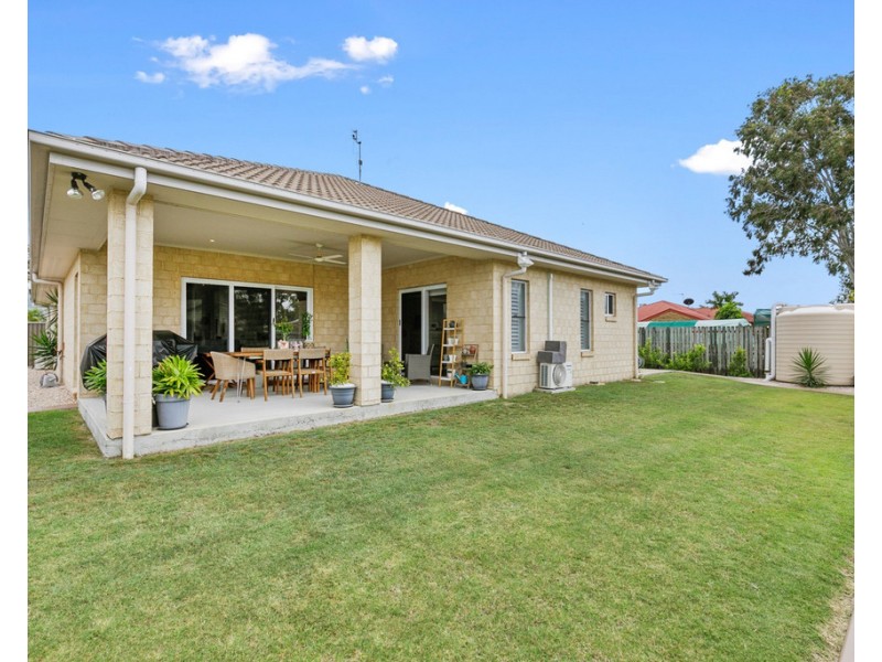 112 Limpus Street, Urangan QLD 4655