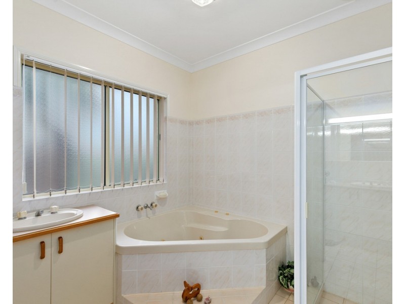 4 Sovereign Court, Urraween QLD 4655