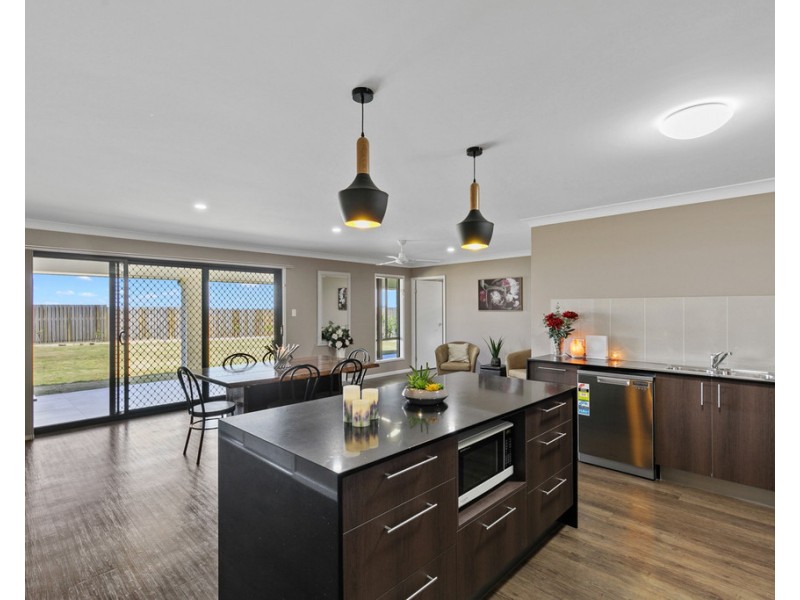 39 Spring Way, Nikenbah QLD 4655