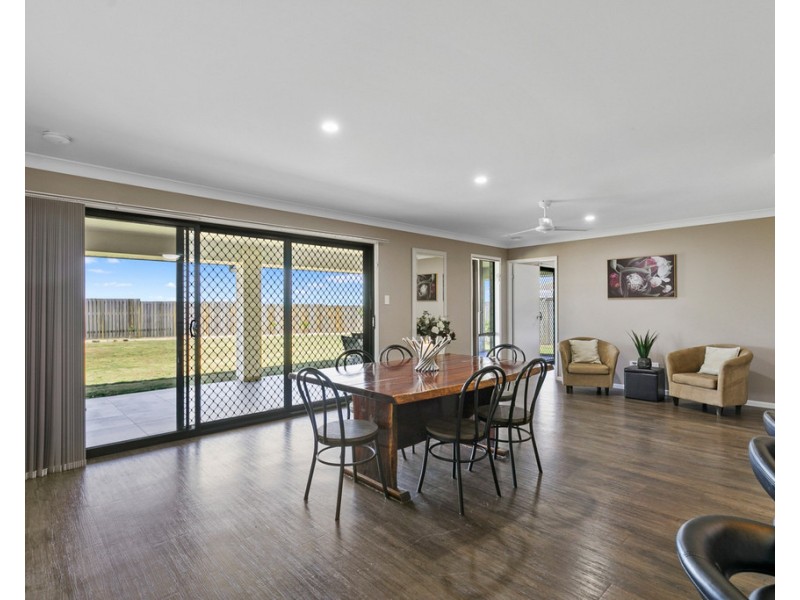 39 Spring Way, Nikenbah QLD 4655