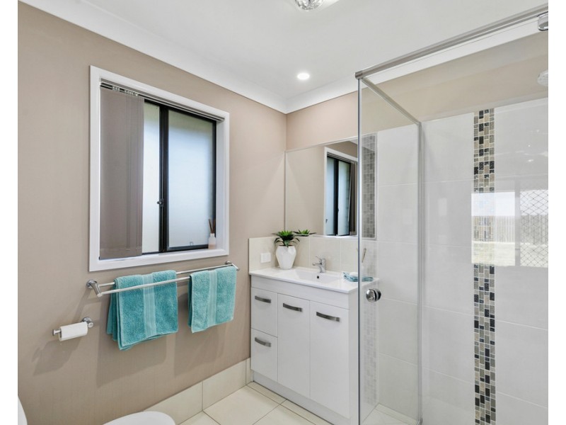 39 Spring Way, Nikenbah QLD 4655