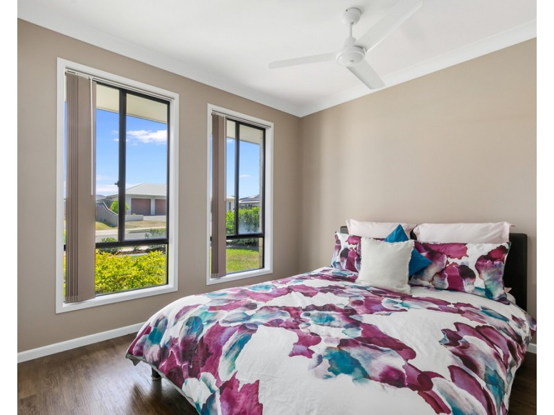 39 Spring Way, Nikenbah QLD 4655