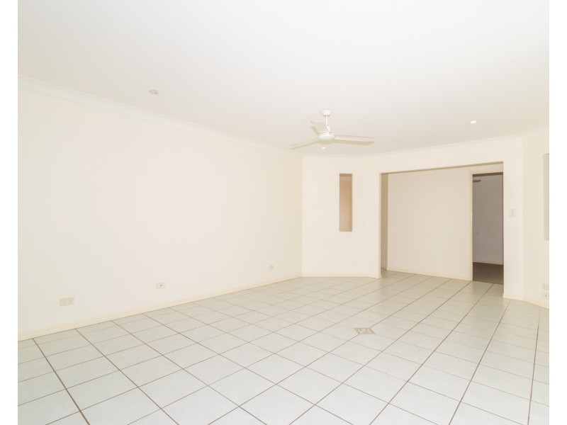 170 Kingfisher Parade, Toogoom QLD 4655