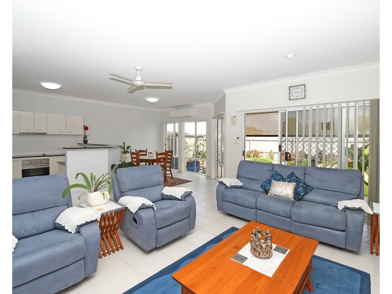 2/10 Beachside Court, Toogoom QLD 4655