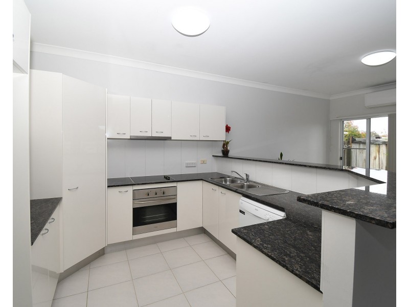 2/10 Beachside Court, Toogoom QLD 4655