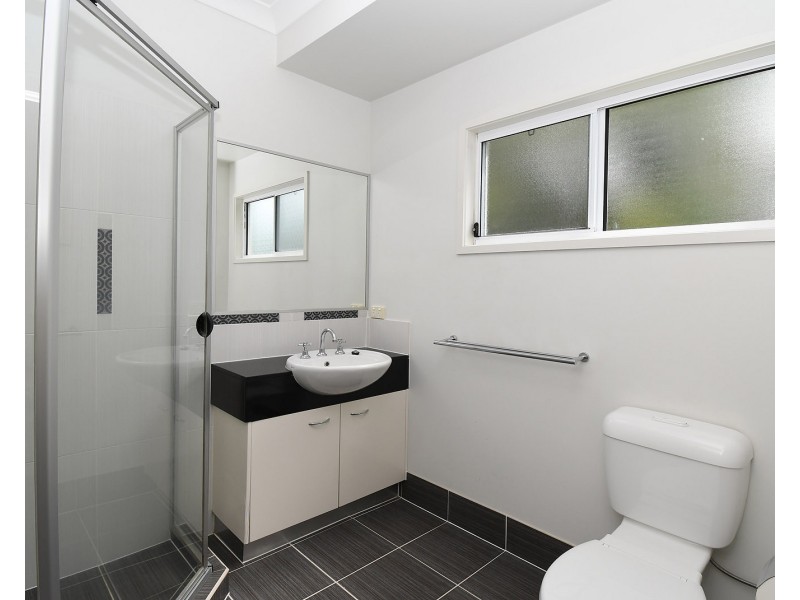 2/10 Beachside Court, Toogoom QLD 4655