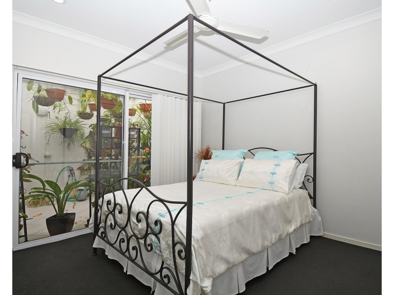 2/10 Beachside Court, Toogoom QLD 4655