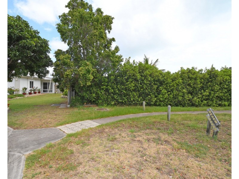 2/10 Beachside Court, Toogoom QLD 4655