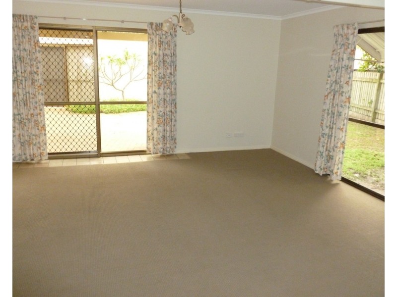 1/208 Cypress Street, Torquay QLD 4655