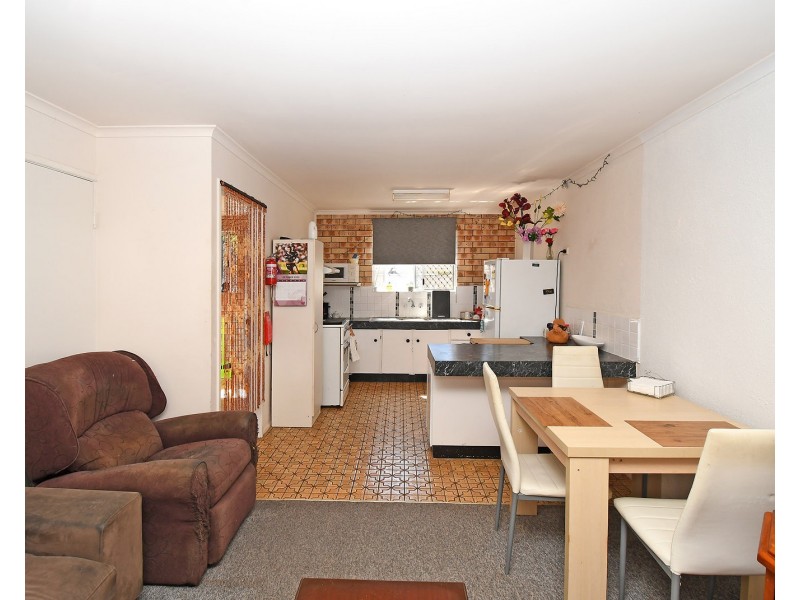 4/3 King Street, Urangan QLD 4655