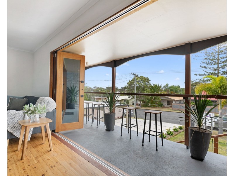 23 Holiday Parade, Scarness QLD 4655