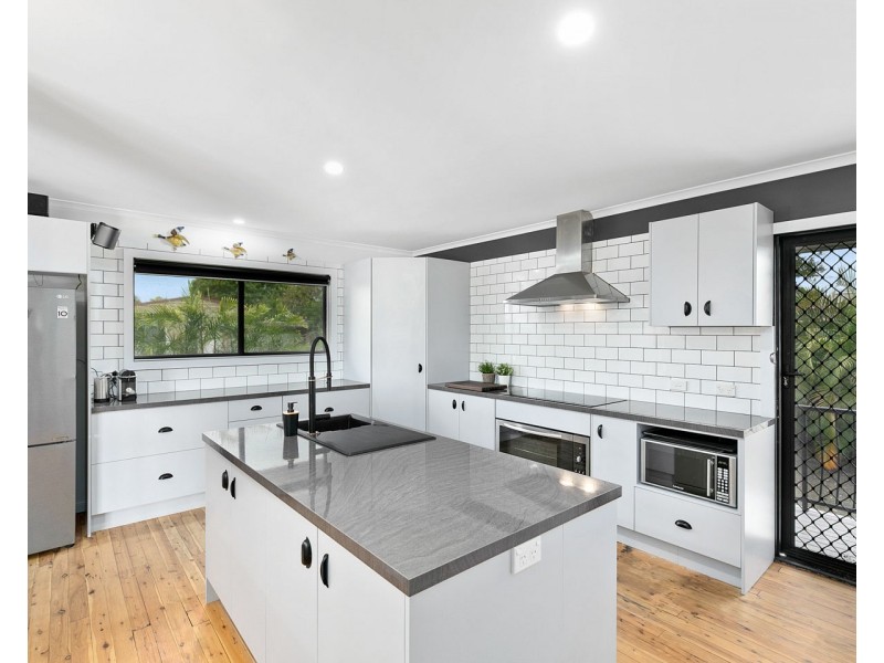 23 Holiday Parade, Scarness QLD 4655