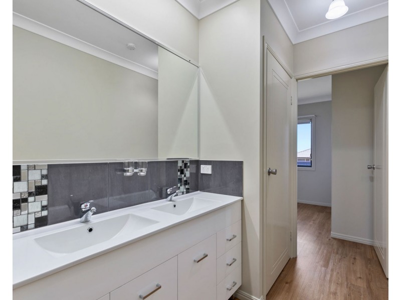 99 Bay Park Road, Wondunna QLD 4655
