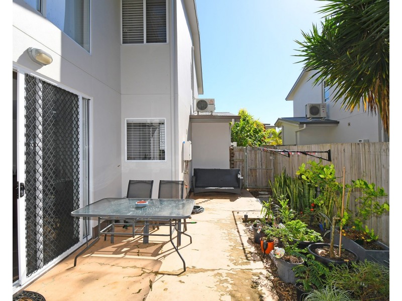 25/71 Elizabeth St, Urangan QLD 4655