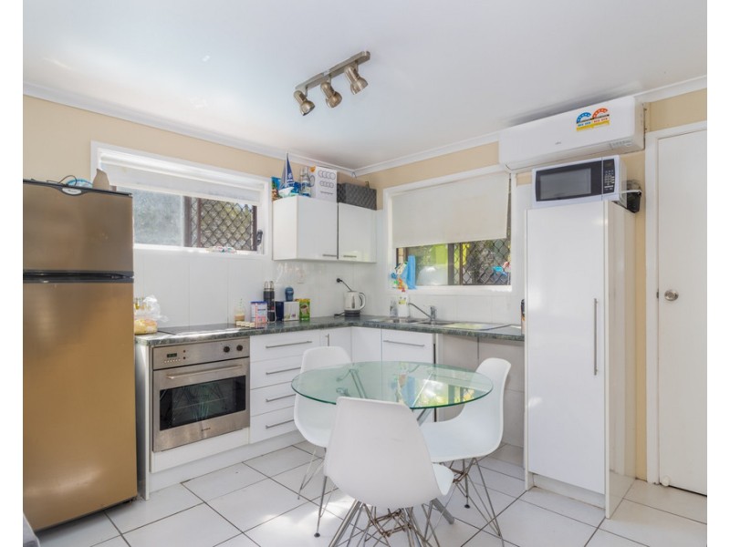 2/480 Esplanade, Torquay QLD 4655