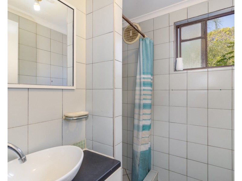 2/480 Esplanade, Torquay QLD 4655