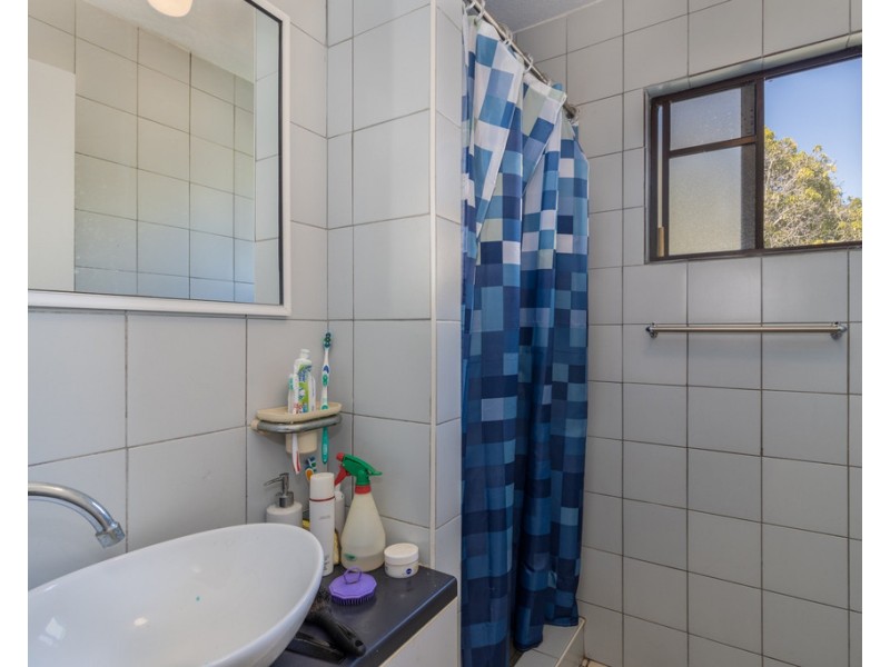 2/480 Esplanade, Torquay QLD 4655