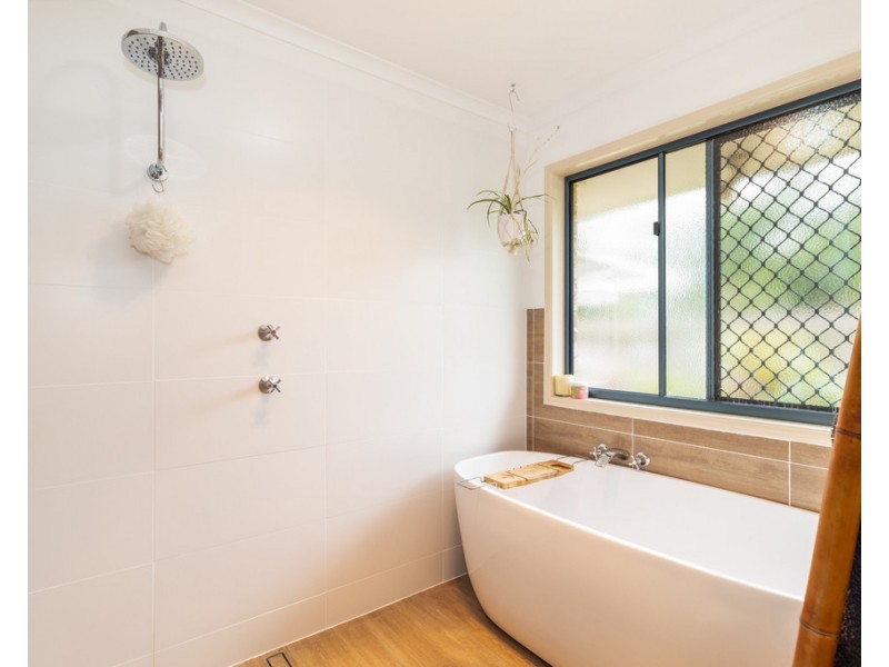 25 Abbey Court, Kawungan QLD 4655