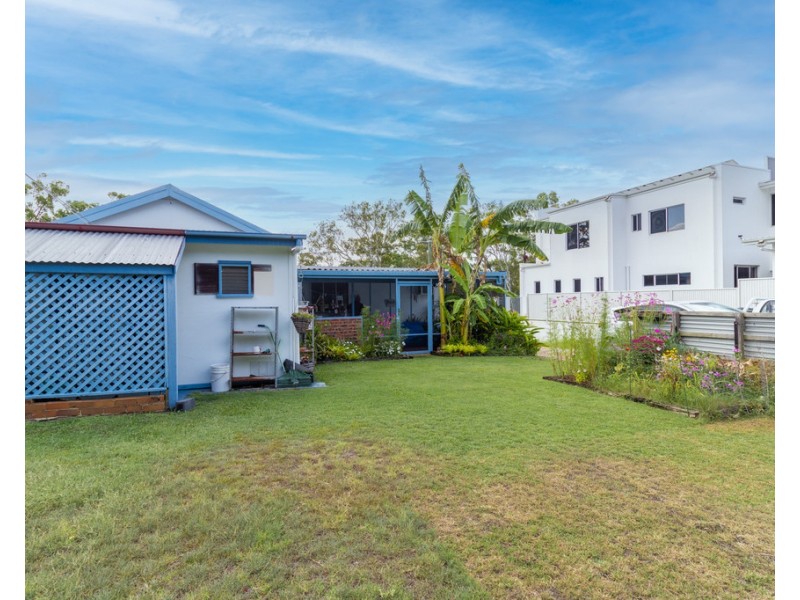 28 Esplanade, Point Vernon QLD 4655