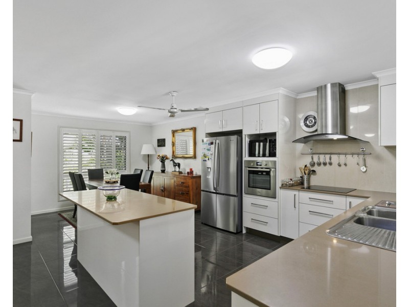 11 Mayfair Street, Point Vernon QLD 4655