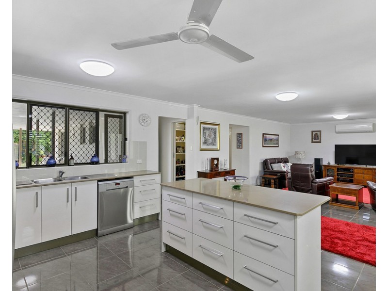 11 Mayfair Street, Point Vernon QLD 4655