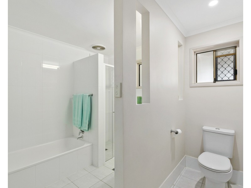 11 Mayfair Street, Point Vernon QLD 4655