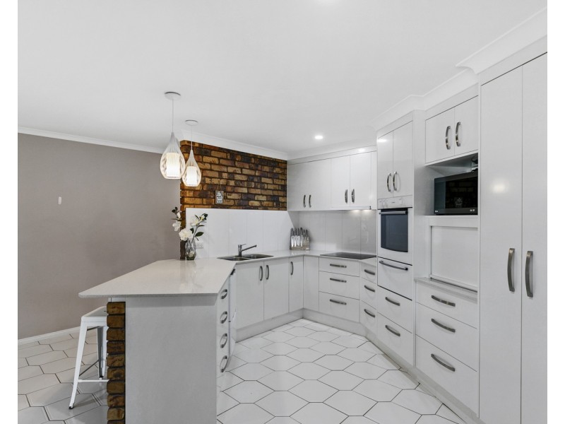 1 Alma Court, Urangan QLD 4655