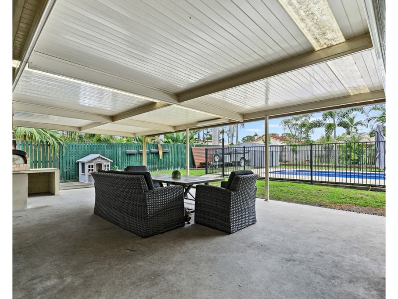 1 Alma Court, Urangan QLD 4655