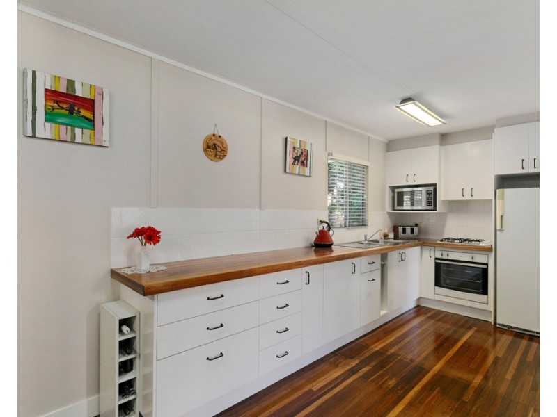 9 Keys Avenue, Torquay QLD 4655